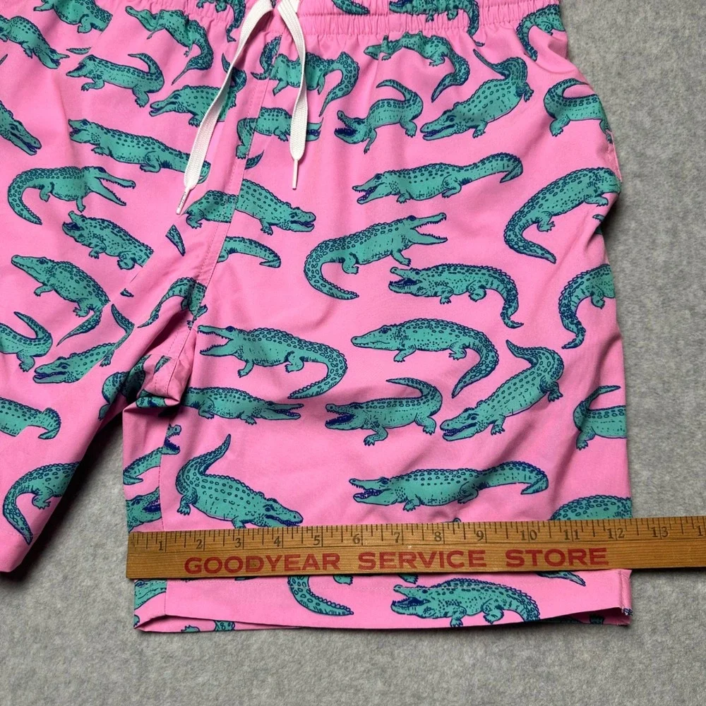 Chubbies Mens Pink Alligator Print Swim Trunks 7 Inch Inseam XL Casual Beachwear
